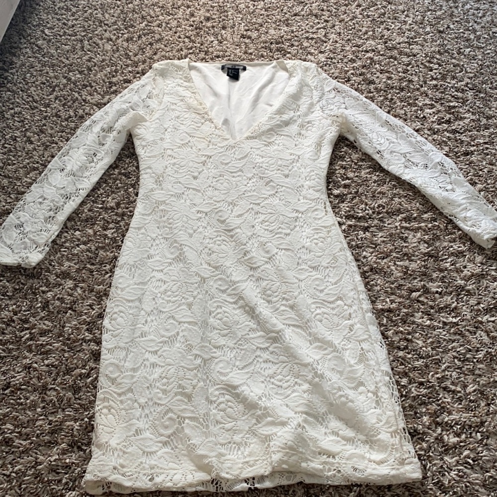 255)White mini long sleeve dress size 2❤️
